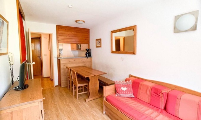 Tignes Apartment | 100m from ski slopes, 4th floor, balcony, tv, ski locker, 36m², Tignes