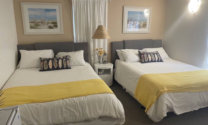 Port Elgin Hotel | 101 - Standard Room - 2 Queen Beds -1st Floor