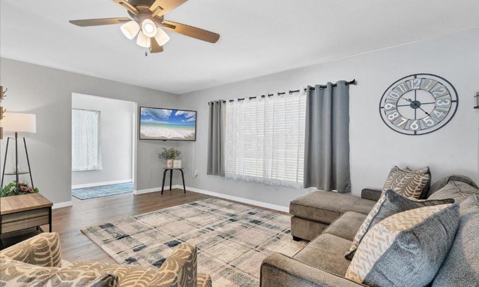 Port Charlotte House | 1014 Darby