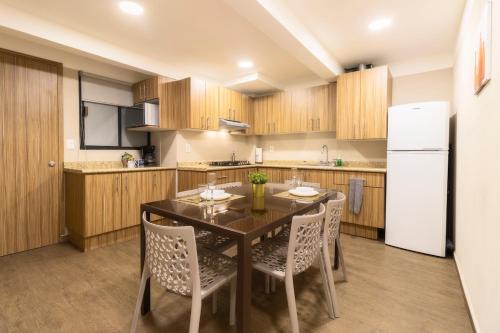 Historic Center Apartment | 102 Centro 2Bdrm 2bath apt AC Rooftop