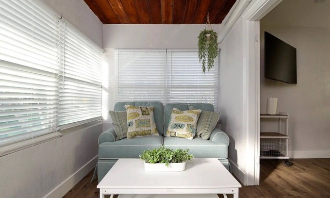 Old Southeast House | 105 B Home Sweet Home
