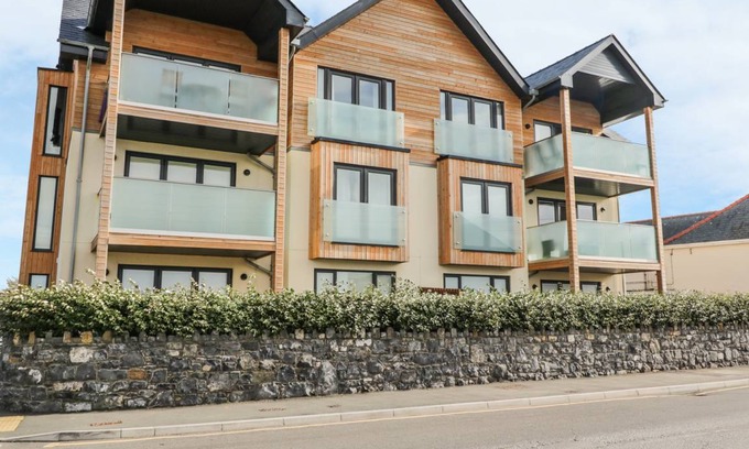 Trearddur Bay Cottage | 105 m² Cottage ∙ 2 bedrooms ∙ 4 guests