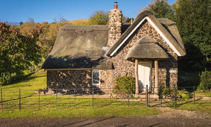 Moreton Cottage | 105 m² Cottage ∙ 2 bedrooms ∙ 4 guests