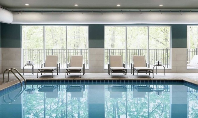 Ontario Hotel | 1075 Guest Ct