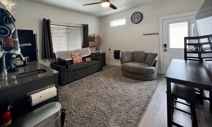 Twin Falls Apartment | 1085C - TJ Rancher Corp & Vaca Rental -Kitchenette