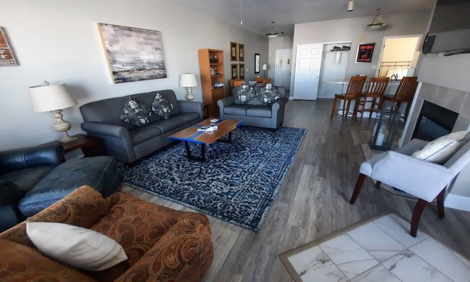 Delavan Lake Condo | 109- Premium Lakefront Condo