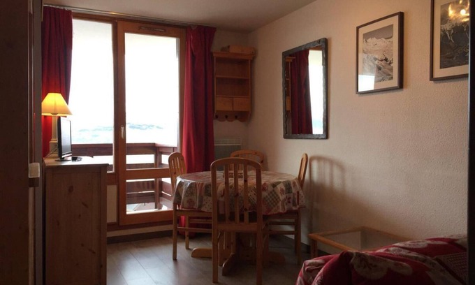 Vallandry Apartment | 10m from ski slopes, 1st floor, view valley, balcony, tv, ski locker, 24m², Peisey-Vallandry