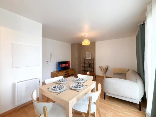 Bailly-Romainvilliers Apartment | 10min de Disney Duplex 2ch avec Parking & Balcon
