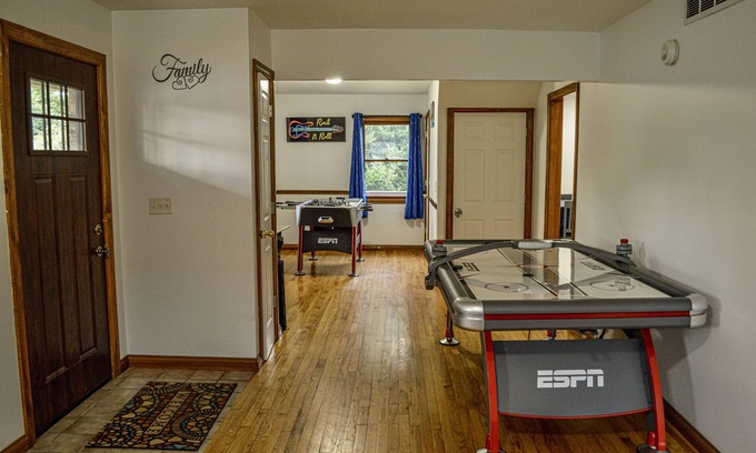 Bloomington House | 10mins to IU/Close to Lake Lemon/Pet Friendly/