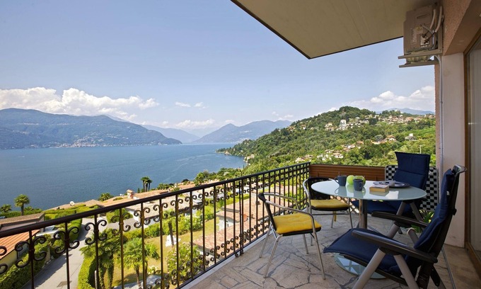 Villaggio Belmonte Apartment | 1½ room apartment with balcony and breathtaking lake view in a residence with pool