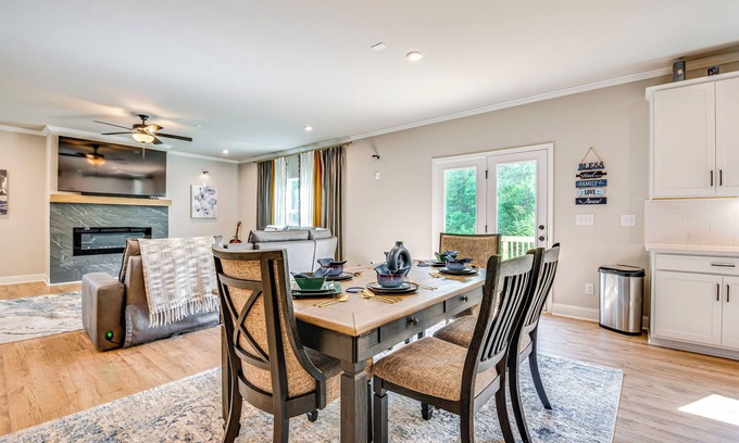 Ben Hill House | 11 Mi to Dtwn: Luxe Atlanta Retreat w/Deck & Yard