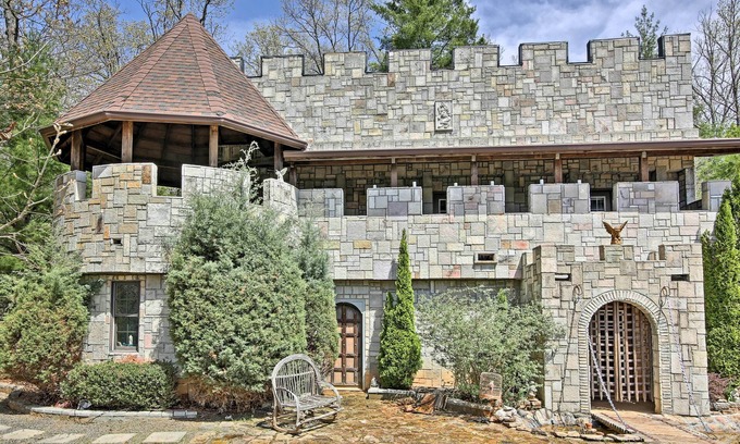 Murphy Villa | 11 Mi to Dtwn: Murphy Gem w/Hot Tub & Mtn Views!