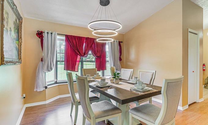 Ocala House | 11 Mi to Dtwn: Ocala Home w/Screened-In Lanai!