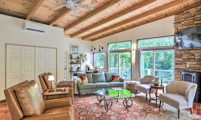 Burnsville House | 11 Mi to Wolf Ridge Ski Resort: Burnsville Escape