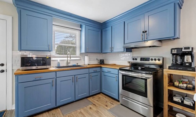 Wade Hampton House | 11 Min to Downtown|Superhost w/250 5 Star Reviews