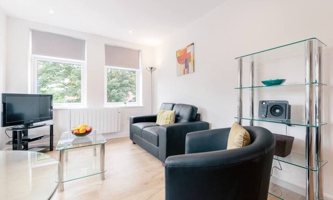 Leatherhead Apartment | 11 Swan House -1 bedroom apartment