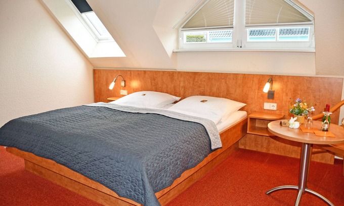 Gohren House | 110 Doppelzimmer - Hotel Sonnenklahr mit Pool