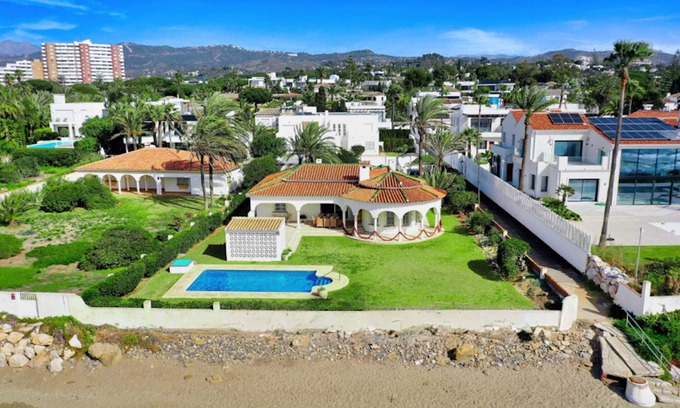 Urbanizacion Marbessa Villa | 1100 - BEACH FRONT VILLA