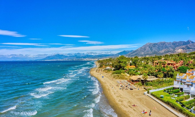 Marbella Ski Chalet | 1107 Elegant Beach House with Pool and Sports Facilities
