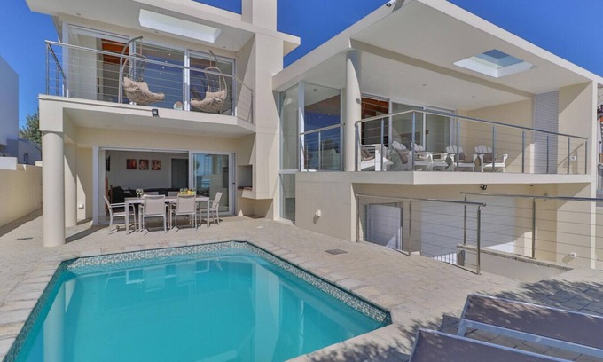 De Kelders House | 111 Memories | Coastal Calm & Contemporary Comfort in De Kelders