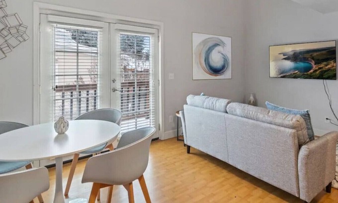 South Perry District Apartment | 1112 E 8th · Entire townhouse 1 bed townhome w/king bed