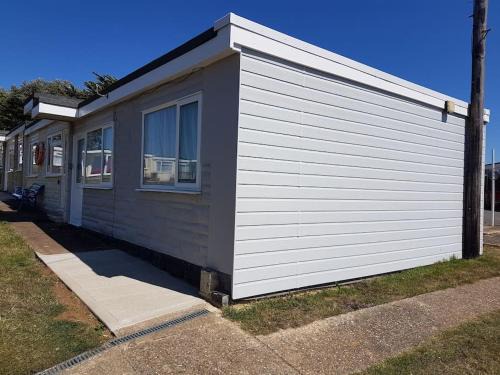 Sandown Ski Chalet | 112 Sandown Holiday Park, Wifi, sleeps 4