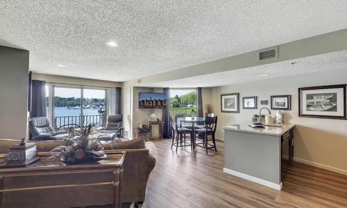 Charlevoix House | 114 Edgewater Inn