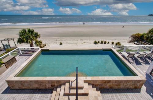 Isle of Palms House | 114 Ocean Boulevard by AvantStay Beachfront Infinity Pool Basketball Court Recently Renovated