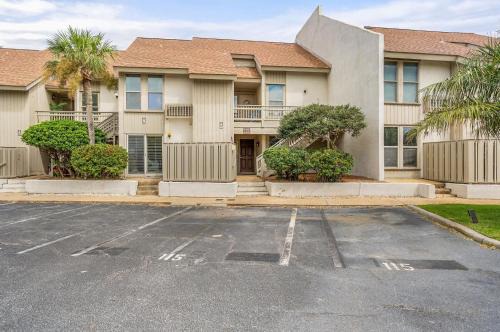 Saint Helena Island House | 115 Capt John Fripp Villa