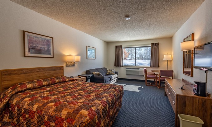 Boulder Junction Apartment | 118 Queen Room with Sleeper Sofa and Jetted Tub