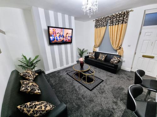 Leeds House | *11BR* Setup for your most amazing relaxed stay + Free Parking + Free Fast WiFi *