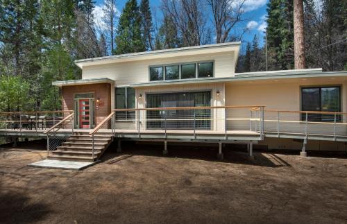 North Wawona Ski Chalet | 11R Spring Meadow Retreat