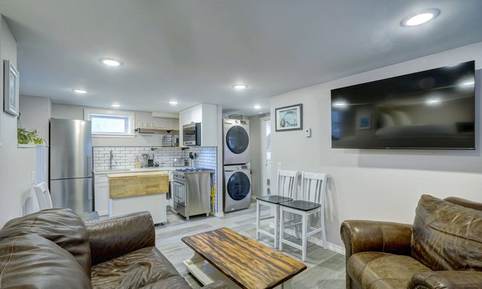 Franklin to the Fort Apartment | 11th Street Chic EcoRetreat with Brookinen Sheets Private Entrance & Fenced Yard