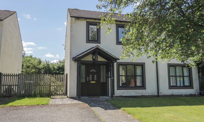 Eamont Bridge House | 12 EAMONT PARK, pet friendly, with a garden in Penrith