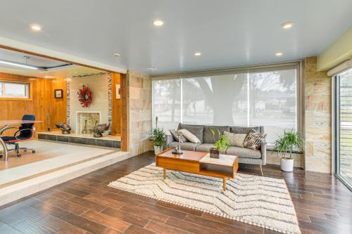 Sharpstown House | 12 Mi to Dtwn Houston Peaceful Home with Yard!