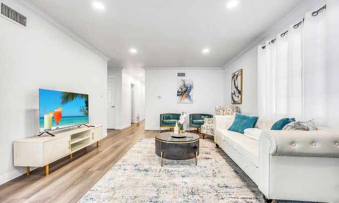 Rowland Heights House | 12 miles to Disney land