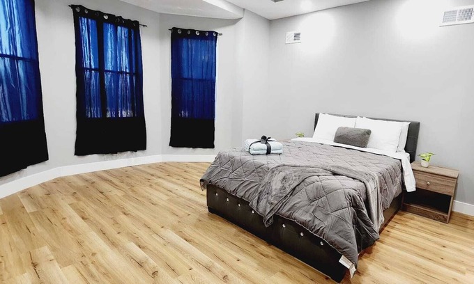 Primos Secane House | #12 NEW Master Bedroom +Private Bathroom in Angora