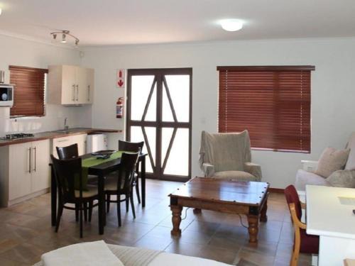 Saldanha House | 12 on Beach Guest House