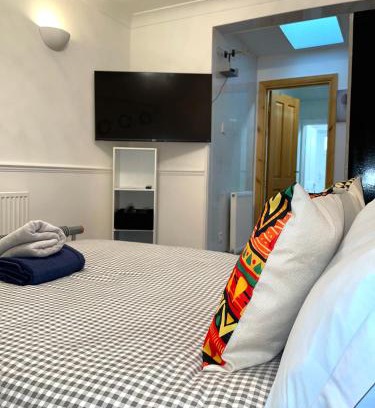 Havering Park Apartment | 12 Penn Gardens - Apart 3