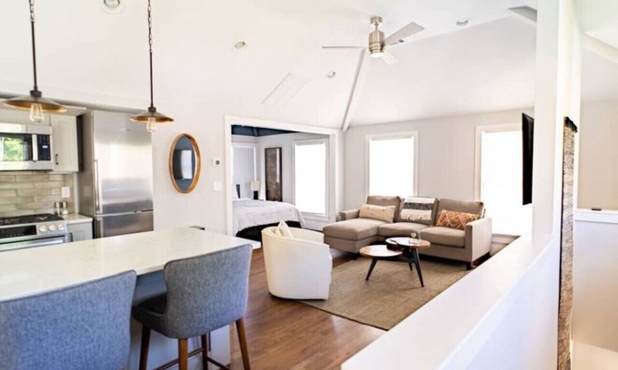 Belmont - Hillsboro Apartment | 12 S Loft Vibe: City Living - Close to Downtown