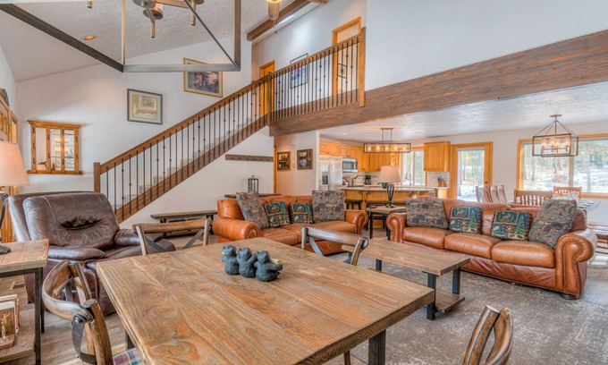 Deer Park House | 12 sharc passes, game room, hot tub, Perfect family home, foosball, two story