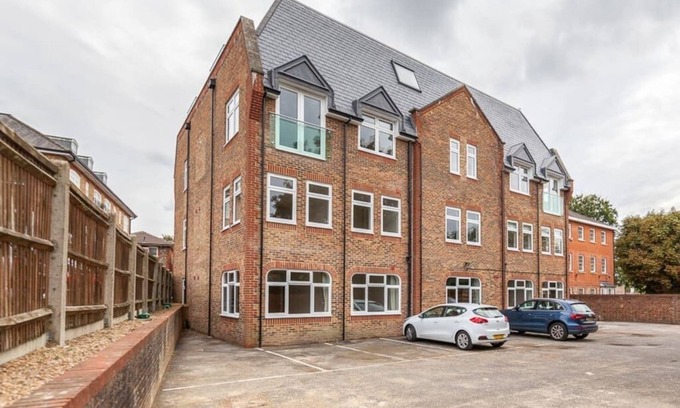Leatherhead Apartment | 12 Swan House -2 bedroom apartment