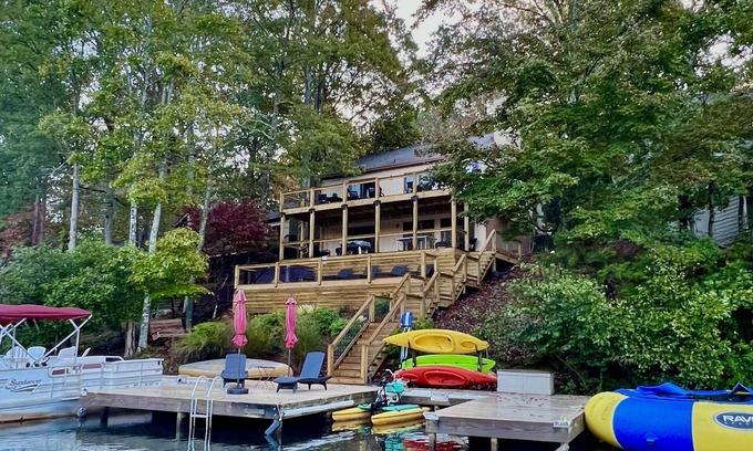 Waleska House | 120 FT LAKEFRONT, 3 new DECK levels, HOT TUB, TRAMPOLINE, H2O TOYS, RENT PONTOON