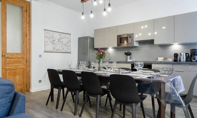 Prefecture Apartment | 120 m² Apartment ∙ 4 bedrooms ∙ 9 guests