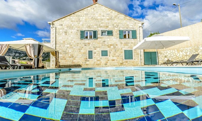 Dubravka Villa | 120 m² Villa ∙ 6 bedrooms ∙ 14 guests
