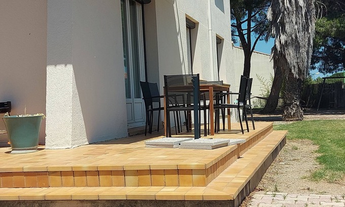 Latour-Bas-Elne Apartment | 120m2 wifi 2bed 6pers large garden 2km sea parking ok pets holiday voucher ground floor