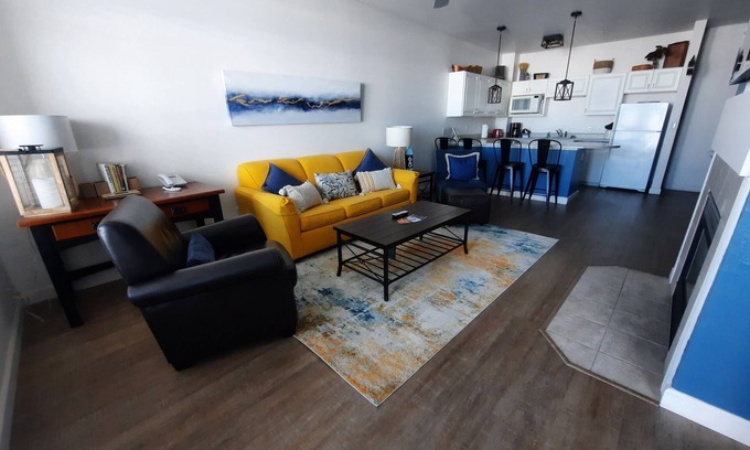 Delavan Lake Condo | 121- Cheerful & Sunny 2 Bedroom Lake View Condo w/Patio