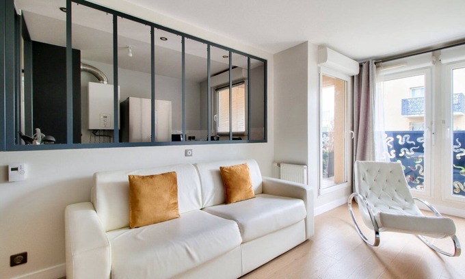 Montevrain Apartment | 123home- Suite & spa XL
