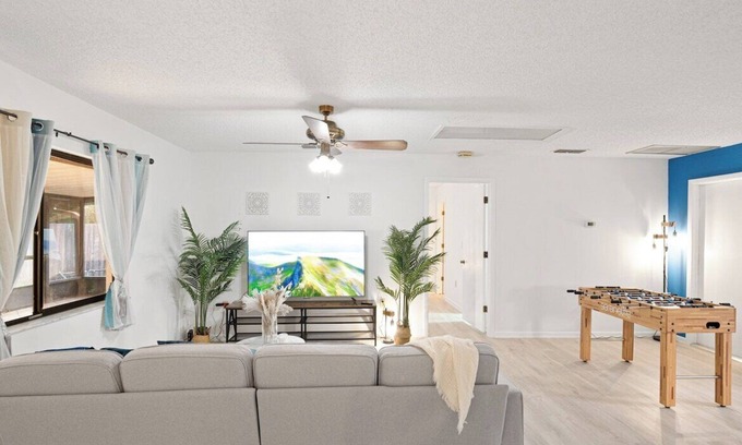 Lakeland House | 1244 3BR/2BA Lakefront Oasis Medical Center