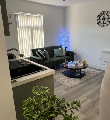 Cradley Apartment | 124A The Luxury Suite 1st floor modern apartment